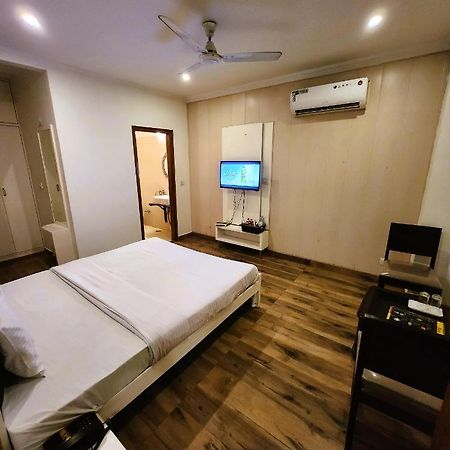 Hotel Royal Brooks Chandīgarh Dış mekan fotoğraf