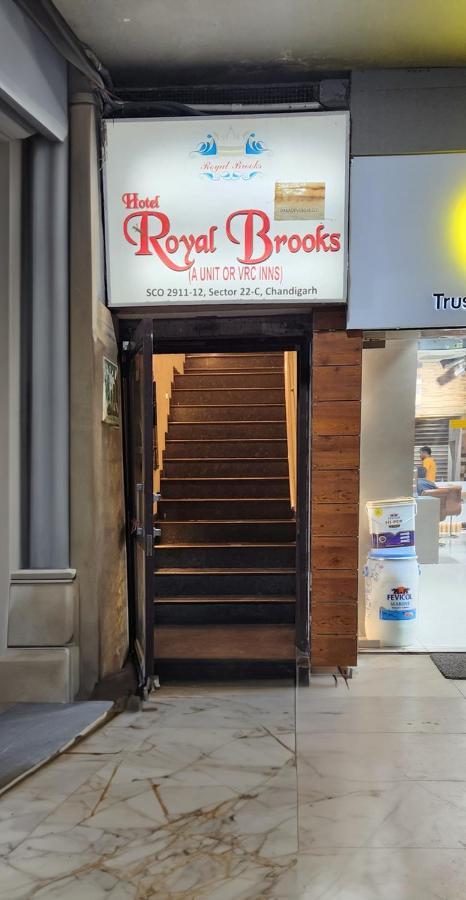 Hotel Royal Brooks Chandīgarh Dış mekan fotoğraf